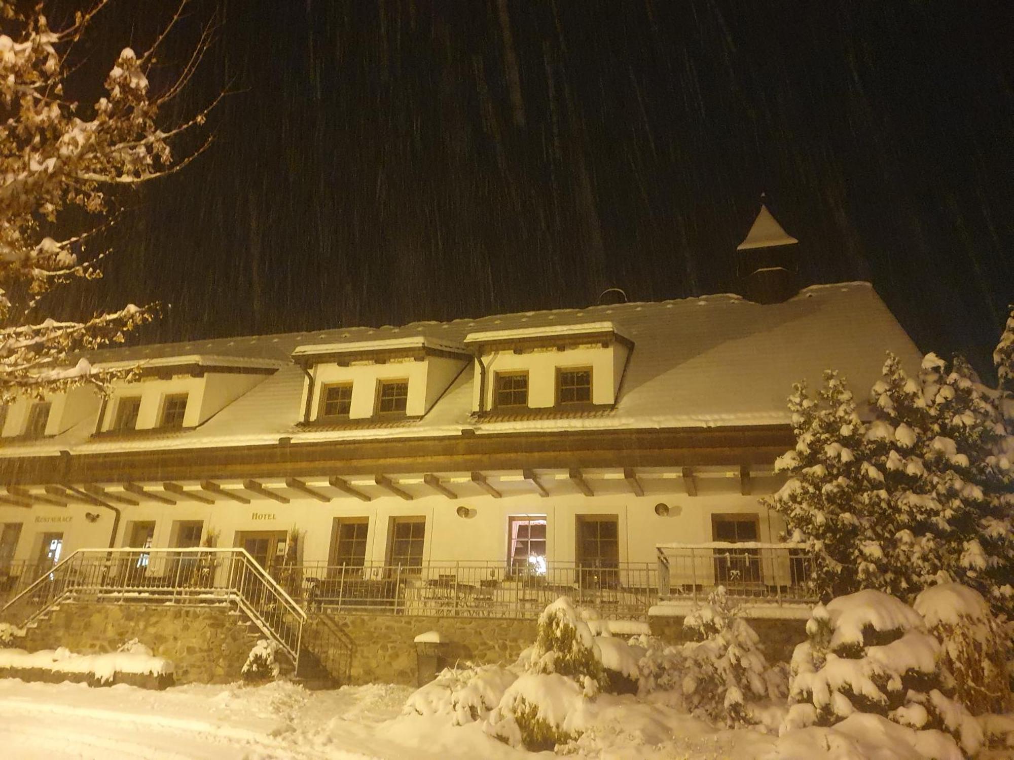 Hotelovy A Jezdecky Areal Dvur Krutenice Εξωτερικό φωτογραφία
