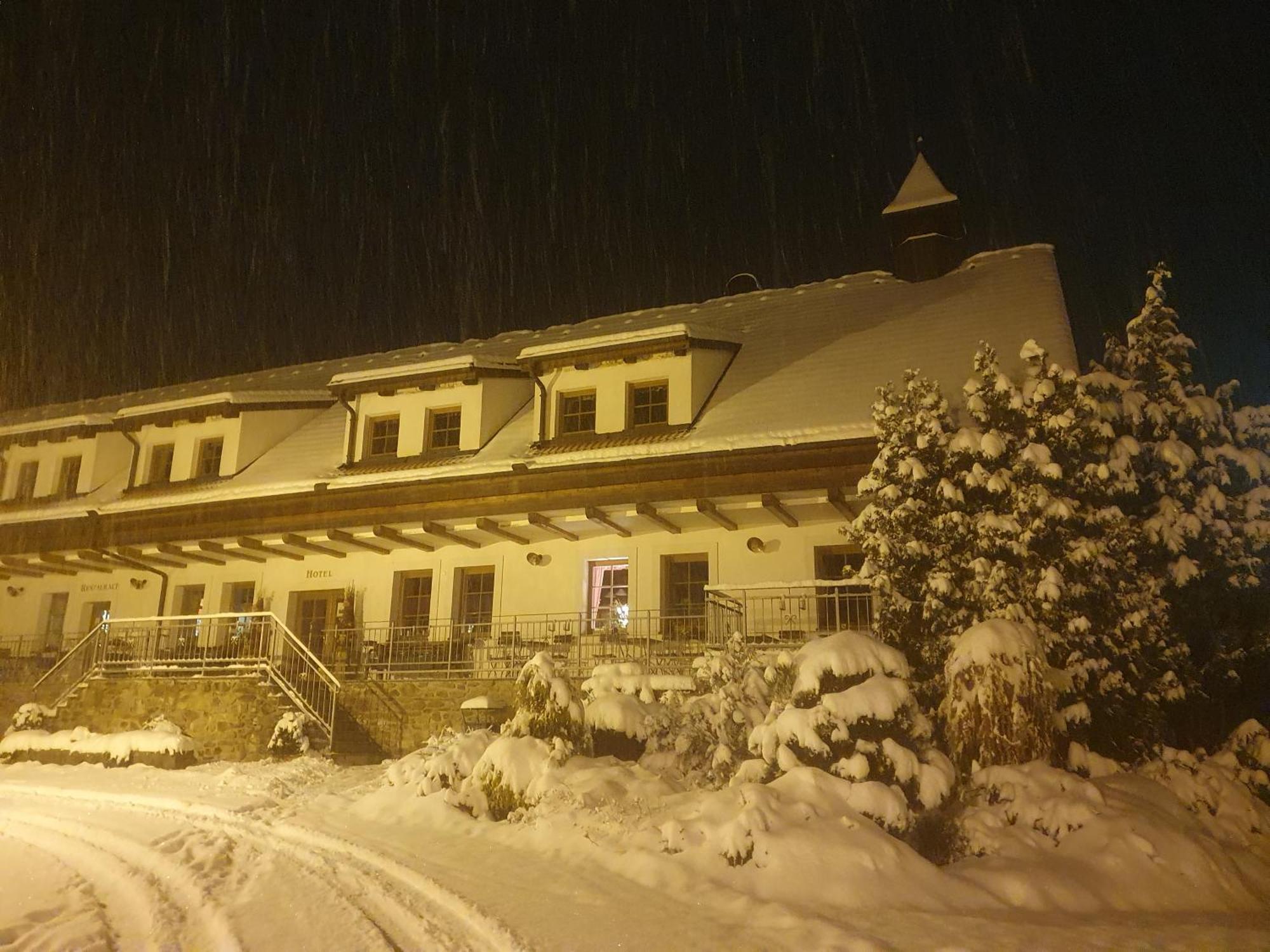Hotelovy A Jezdecky Areal Dvur Krutenice Εξωτερικό φωτογραφία